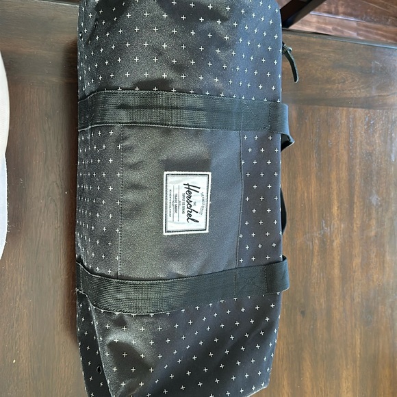 BAG HERSCHEL SUPPLY CO. SUTTON MID-VOLUME DUFFLE BAG- like new, missing strap - Picture 4 of 10